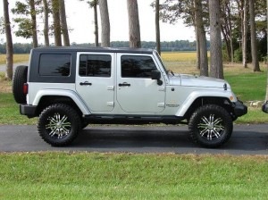 Jeep JK with 33s and 3 inch lift