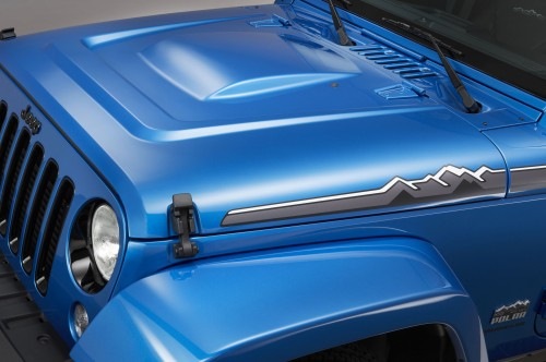 Jeep-Wrangler-Polar-Edition-front-hood