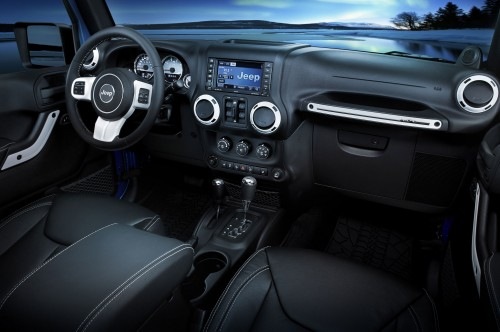 Jeep-Wrangler-Polar-Edition-interior-view-02